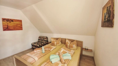 Schlafzimmer mit Schlafsessel